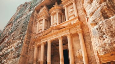 Petra: Alla Scoperta delle Antiche Meraviglie nel Cuore della Giordania